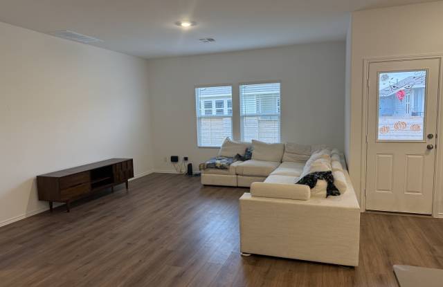 320 Gresham Gallery 2