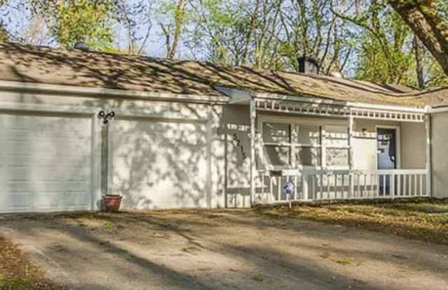 Charming 3 Bed / 1 Bath Home with 2-Car Garage & Large Yard in Raytown! photos photos