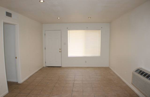 Charming 2 Bedroom, 1 Bath in California City, CA! Gallery 3