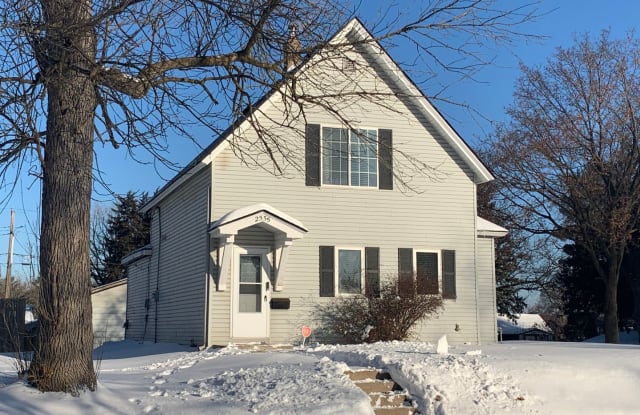 2555 18th Ave E - 2555 18th Avenue, North St. Paul, MN 55109