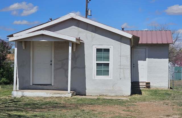 2x1 Home Available Now - 306 West 11th Street, Hale Center, TX 79041