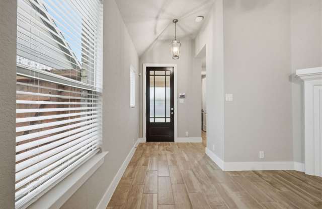 1648 Gruene Pass Gallery 3