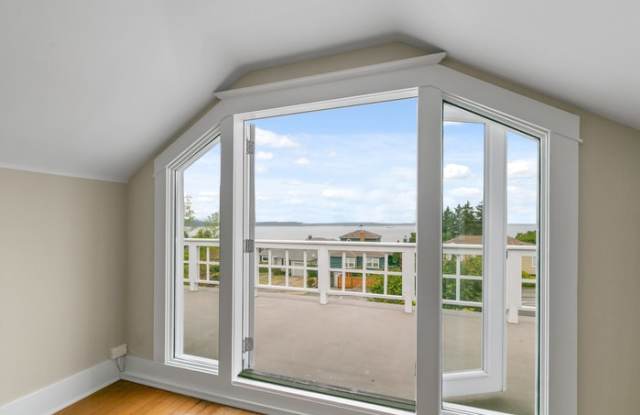5341 Southwest Admiral Way - 5341 Southwest Admiral Way, Seattle, WA 98116