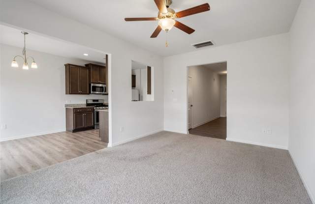 Lovely 3 BR, 2.5 BA Townhome, Centrally located between Greenville and Spartanburg photos photos