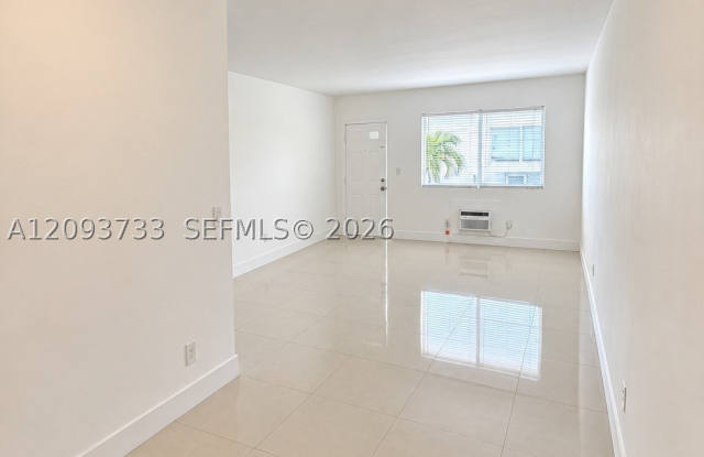 8215 Crespi Blvd Gallery 2