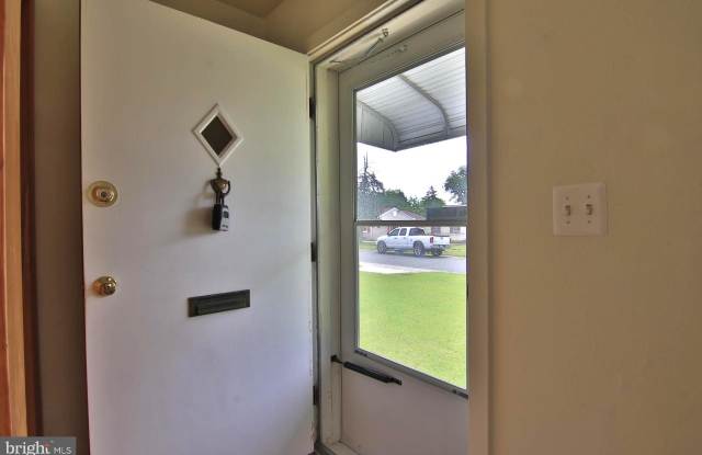 702 COTTER ROAD Gallery 2