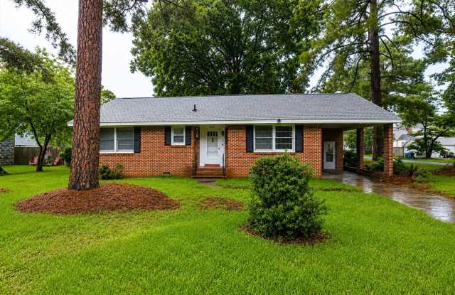 Classic Character. Contemporary Comfort. Convenient Portsmouth Living in this 2BR/2BA Single Family Home! photos photos