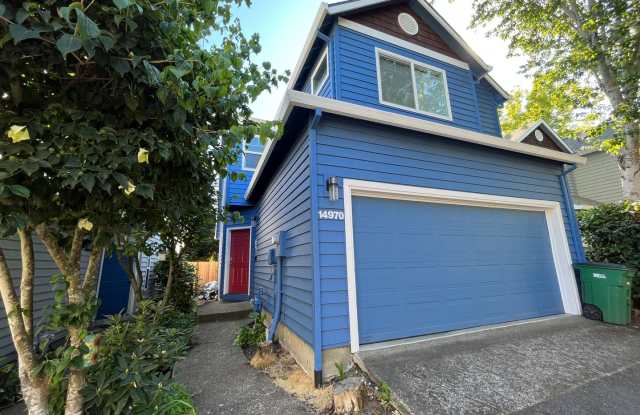 Lovely 2Bd + 2.5Ba in Beaverton!! Minutes Away From Nike! New Roof, Fence, Paint and Additional Bonus Room!! photos photos