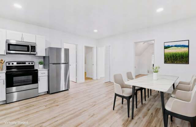Cozy Renovated 3-Bedroom Duplex Apartment in Sherman photos photos