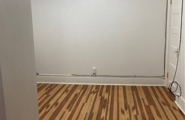 76 Tracy Street Gallery 4