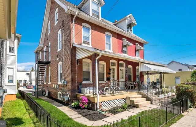 Charming 1BR Duplex in Lansdale photos photos