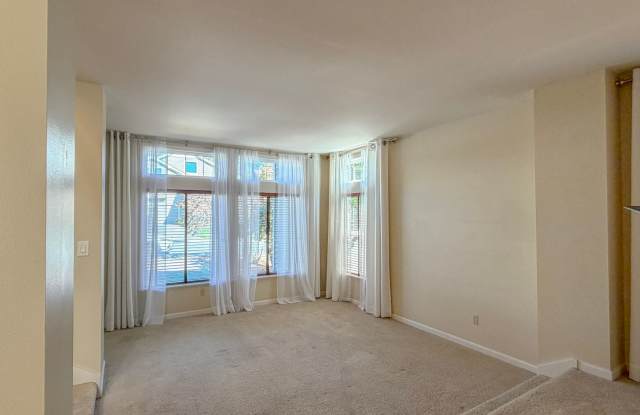 Lovely 4bd/3bth Kenmore Home, $3,900/mo. Gallery 4