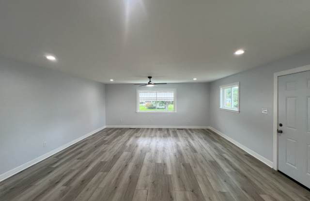 931 Roosevelt Boulevard Gallery 3