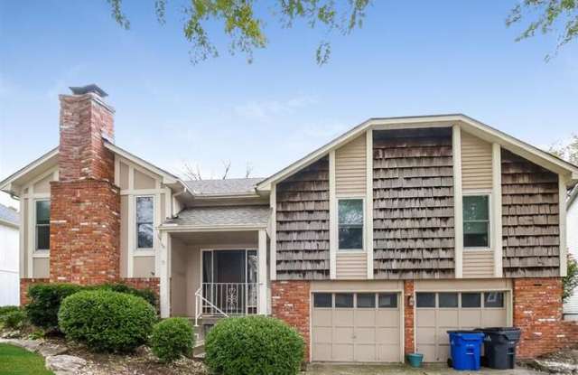 13945 South Summertree Lane - 13945 South Summertree Lane, Olathe, KS 66062