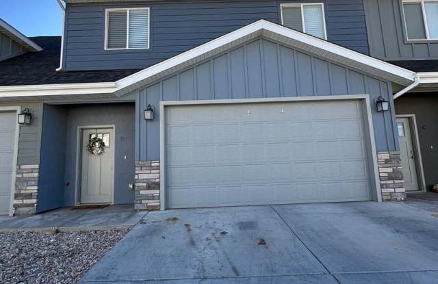 Three bedroom, 2.5 bath townhome - 1587 South West Topaz Drive, Cedar City, UT 84720