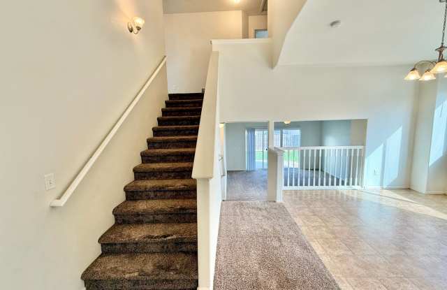 Move In & Save - 2 Weeks FREE Rent! Stunning Tri-level Home in Park Meadows Subdivision - Wellington Gallery 3