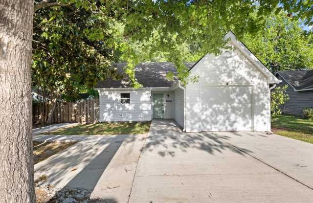 3 Bedroom Home in Wilmington with a fenced yard and garage! photos photos