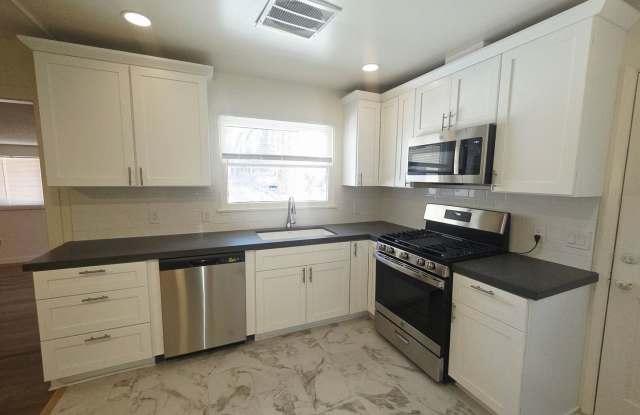 Spacious 4 bed 2 Bath Home Completely Renovated Gallery 4