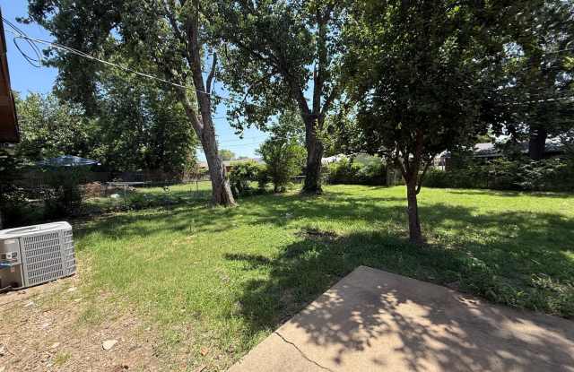 3 Bd 1.5 Ba beautiful trees great backyard!!! photos photos