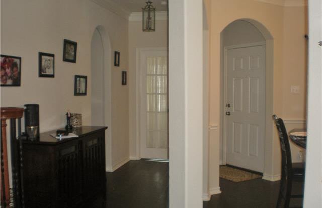 9616 Log Run Court Gallery 4