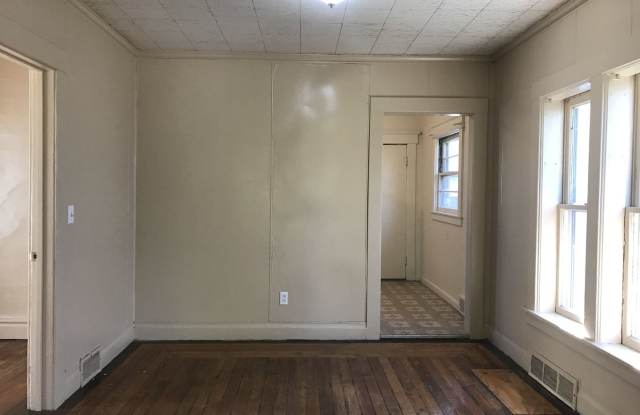 524 N. Pine Gallery 3