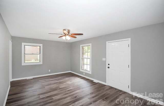 2310 Eastview Circle Gallery 4