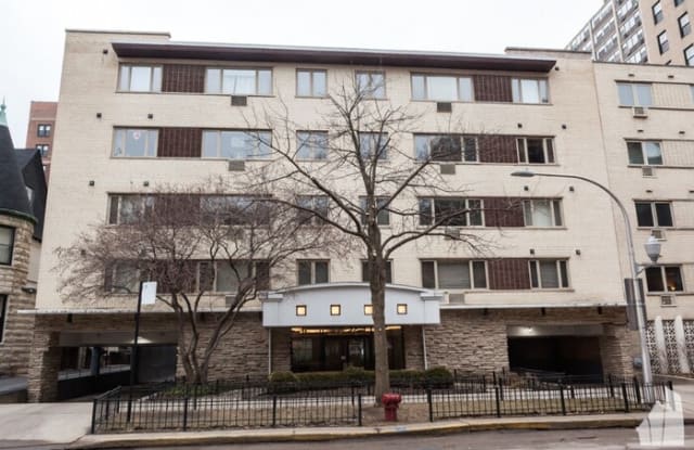 426 West Barry Avenue - 426 West Barry Avenue, Chicago, IL 60657