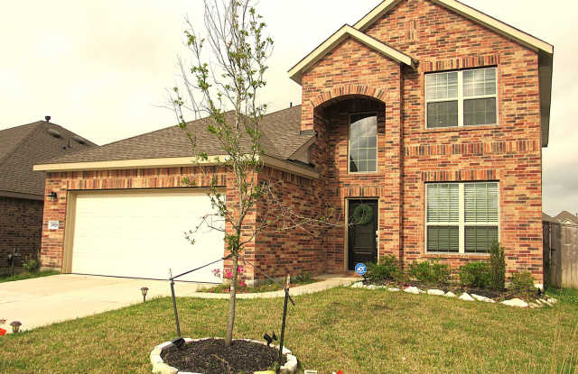 Available 5/1 - Like new and conveniently located in Tavola photos photos