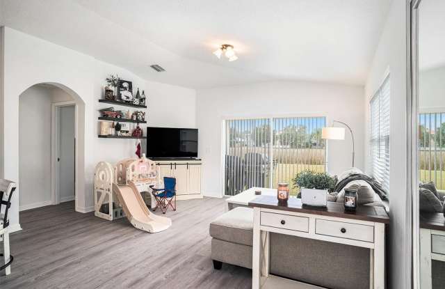 7833 CARRIAGE POINTE Drive Gallery 4