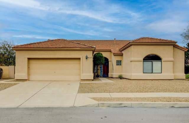 Spacious 4-Bedroom Home with Open Layout Large Backyard photos photos Spacious 4-Bedroom Home with Open Layout Large Backyard photos photos