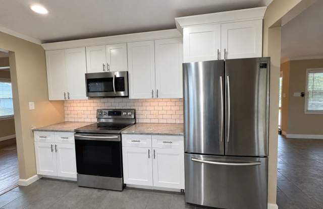 Beautifully Renovated 3-Bedroom Home in Virginia Beach! Gallery 4