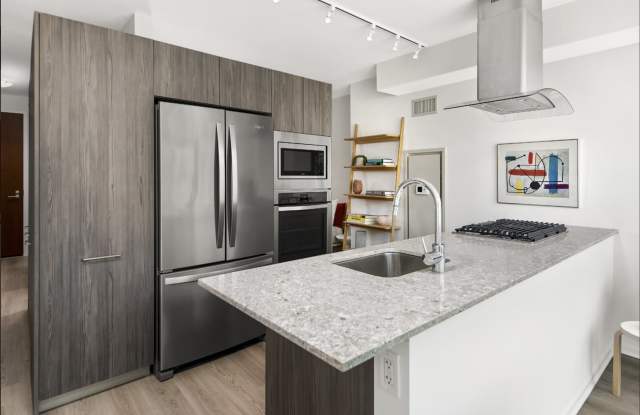 226 E Illinois St photos photos