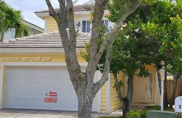 379 NE 34th Ave, Homestead, FL 33033 photos photos