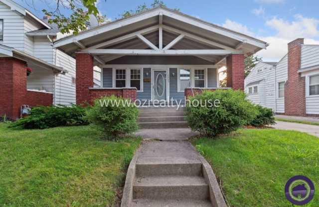 1525 Waverly Ave photos photos