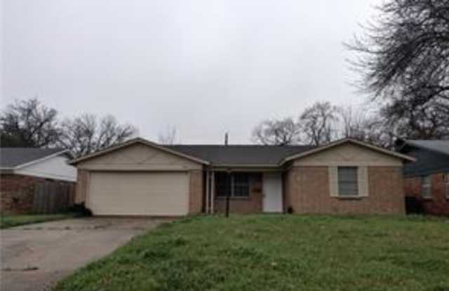 126 Tharp Street - 126 Tharp Street, Arlington, TX 76010