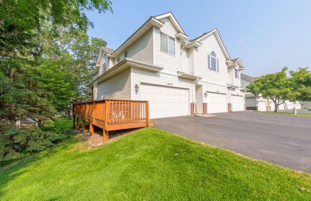 Fantastic 3 bed 3 bath townhome in Coon rapids! photos photos
