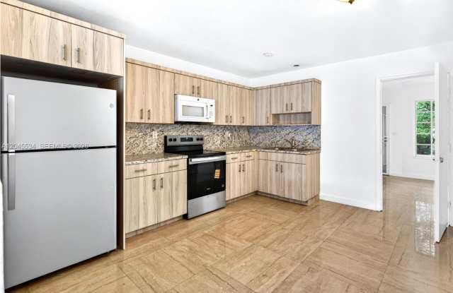 1350 NE 149th Street 2, Miami, FL 33161 - 2557 photos photos
