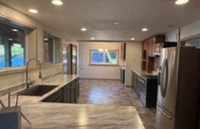 3BED2BATH - NEWLY REMODELED WITH 3,000+ sq. ft. SHOP GARAGE, LARGE YARD, WASHER/DRYER HOOKUPS photos photos