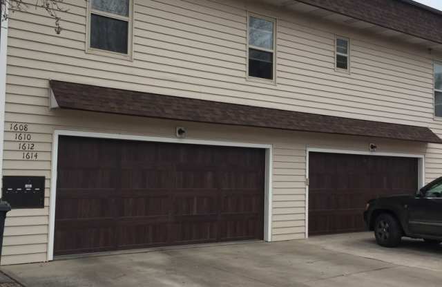 Updated 2 Bedroom Townhome for Rent in Loveland: Shared Garage, Patio, Washer/Dryer Hookups photos photos