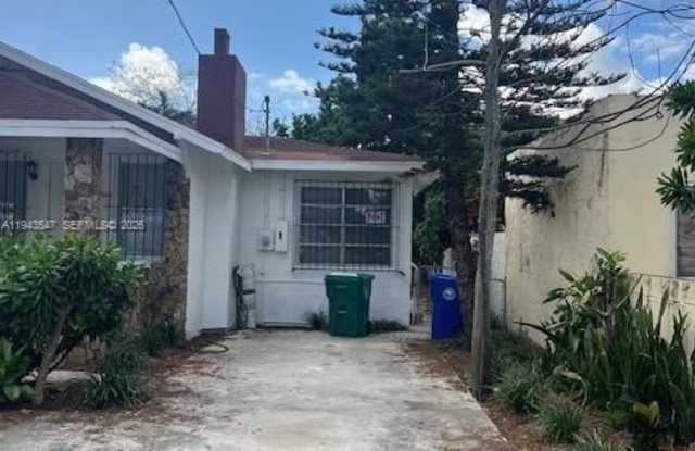 1262 SW 4th St photos photos