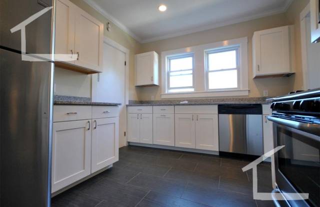 Large 4 bed in Oak Square Gallery 3