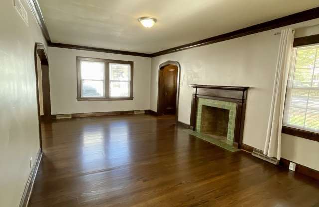 6152 Rockhill Road Gallery 4
