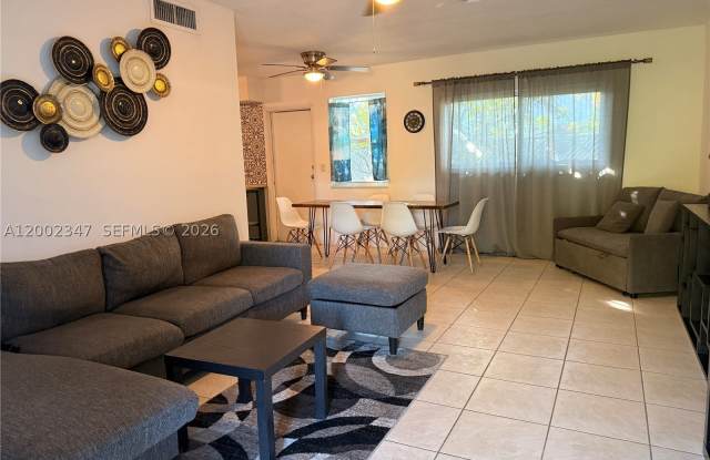 1104 N 17th Ct Gallery 1