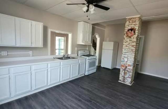 212 South Clark Boulevard - 212 South Clark Boulevard, Clarksville, IN 47129