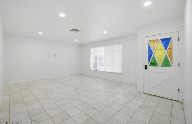 4013 Esmeralda Avenue Gallery 4