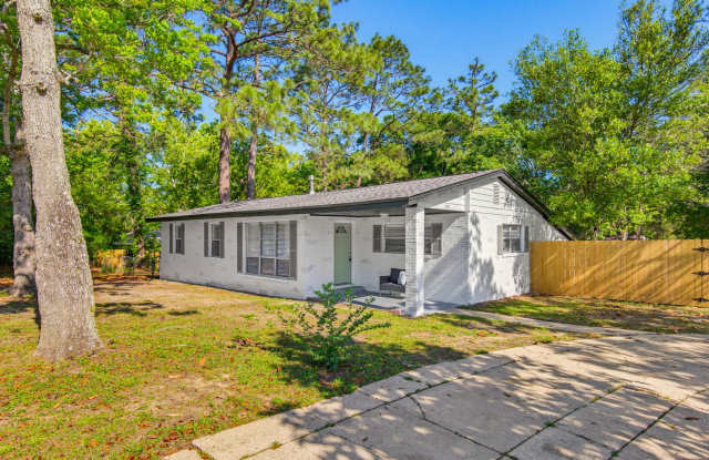1095 Texas Parkway Crestview: MOVE-IN SPECIAL: HALF OFF YOUR FIRST FULL MONTH’S RENT! Gallery 1