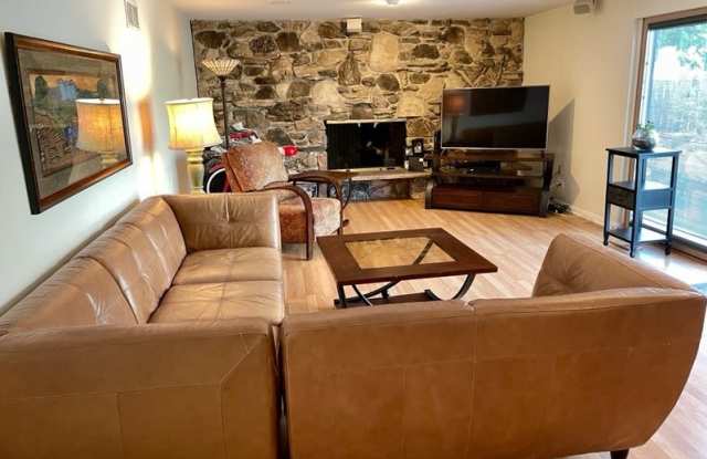 1949 Clover Road Gallery 4
