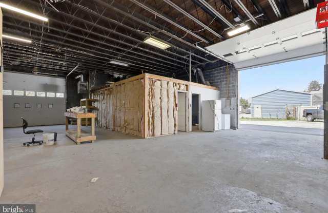 1668 CHICHESTER AVENUE Gallery 3