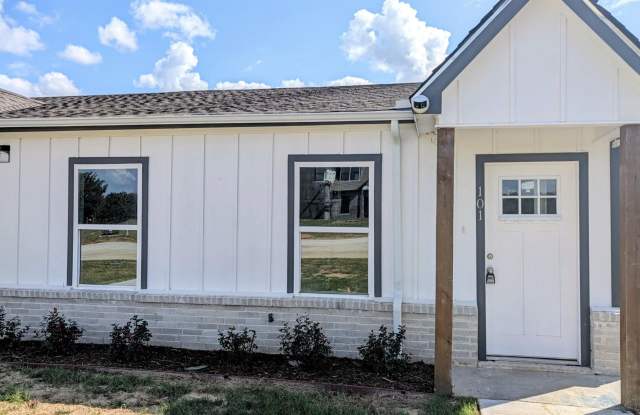 101 Chestnut Cir Gallery 1