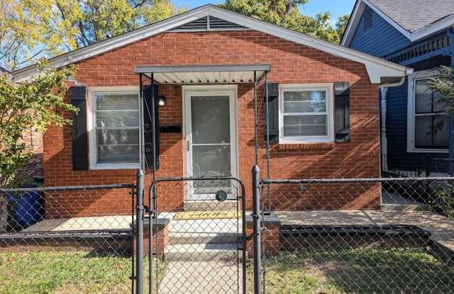 121 W Fifth Street unit: Front - 121 West Fifth Street, Lexington, KY 40508